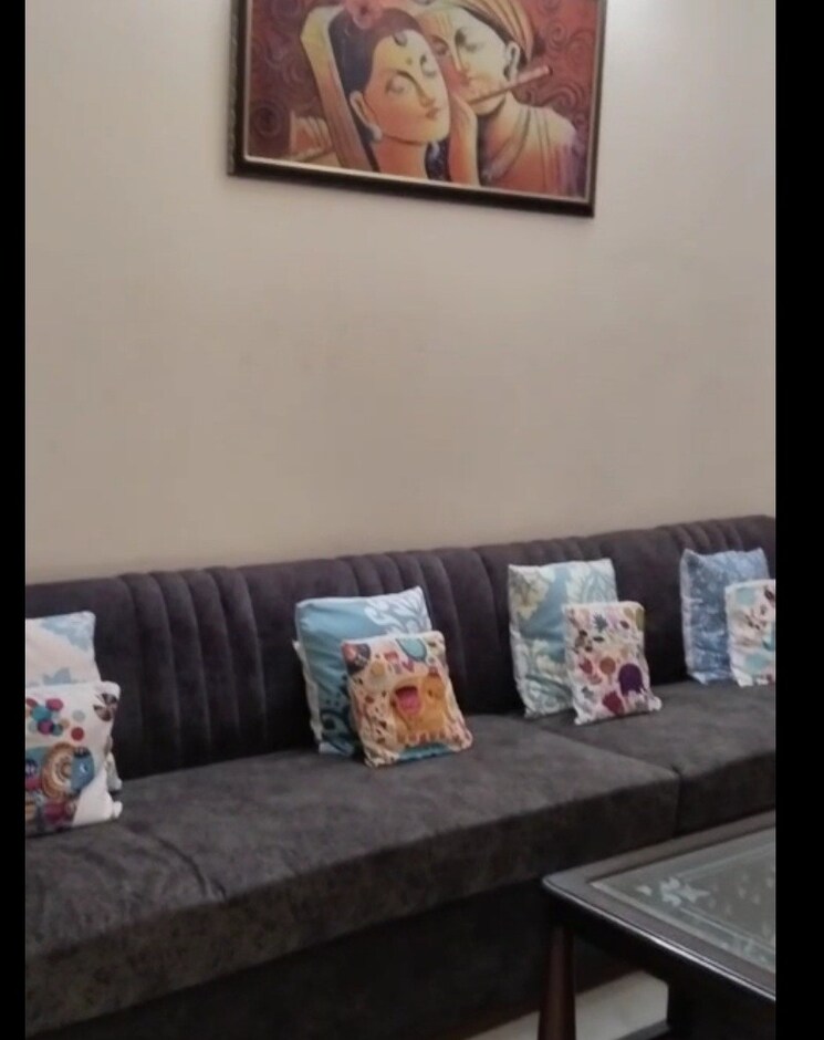 Living Room, saraswati garden 3 Bedroom 130 Sq.Yd. Builder Floor In Saraswati Garden Delhi 9264009