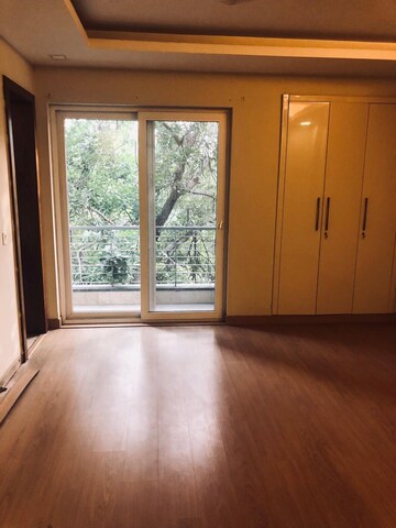 Room in 4 BHK Builder Floor at Maharani Bagh – for Rent