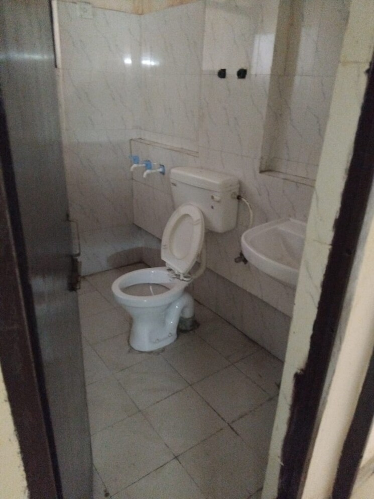 Bathroom, op-floridaa 2 Bedroom 473 Sq.Ft. Apartment In Sector 82 Faridabad 9264081