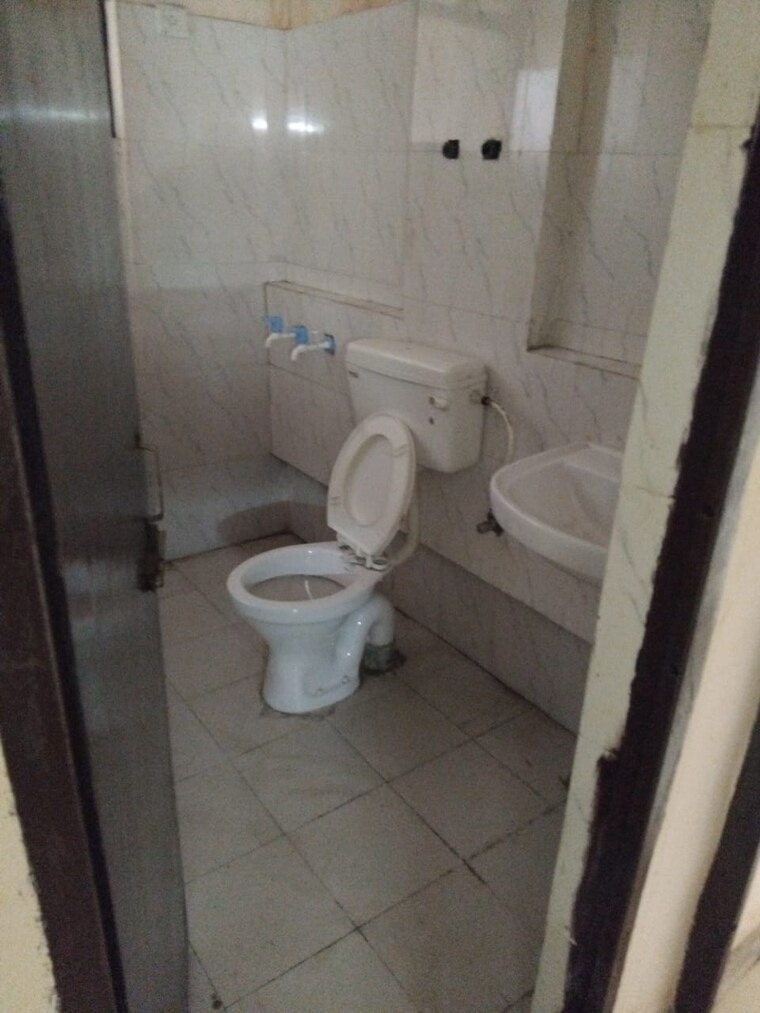 Bathroom, op-floridaa 2 Bedroom 473 Sq.Ft. Apartment In Sector 82 Faridabad 9264081