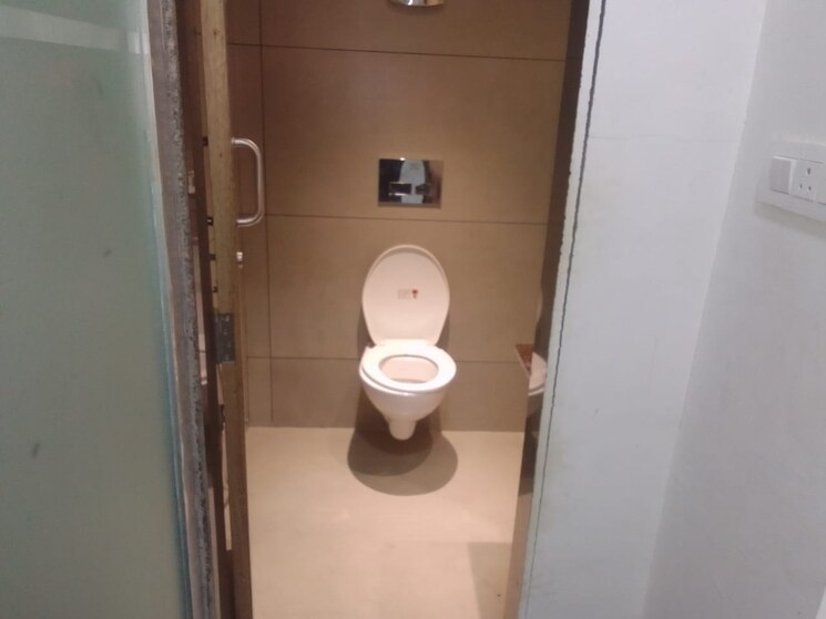 Washroom, silver-castle-andheri Commercial Office Space 2000 Sq.Ft. In Andheri East Mumbai 9264084
