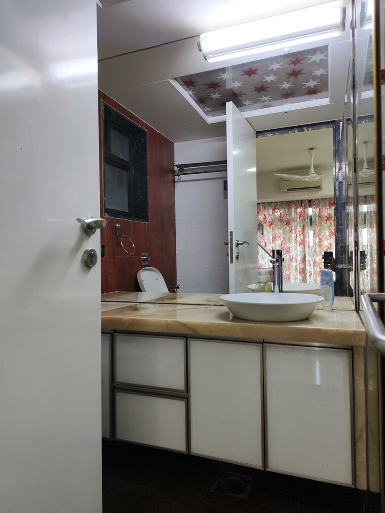 Bathroom, amal-pushp-vatika 4 Bedroom 1744 Sq.Ft. Apartment In Khar West Mumbai 9264105