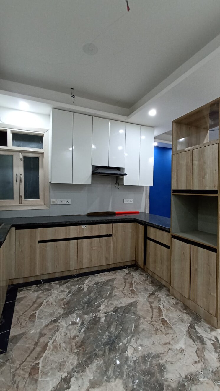 Kitchen, freedom fighters enclave 3 Bedroom 160 Sq.Yd. Builder Floor In Freedom Fighters Enclave Delhi 9264131