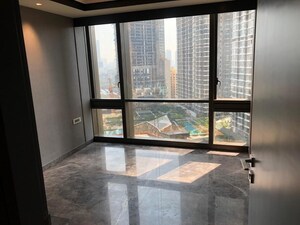 Room in 4 BHK Apartment at Lodha Trump Tower, Worli – for Rent