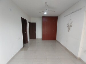 Room in 3 BHK Apartment at Prabhadevi CHS, Prabhadevi – for Rent