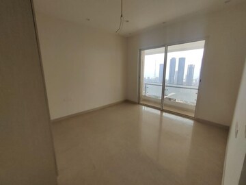 Room in 3 BHK Apartment at Indiabulls Blu, Worli – for Rent