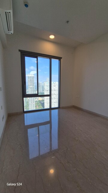 Room in 3 BHK Apartment at Piramal Mahalaxmi, Mahalaxmi – for Rent