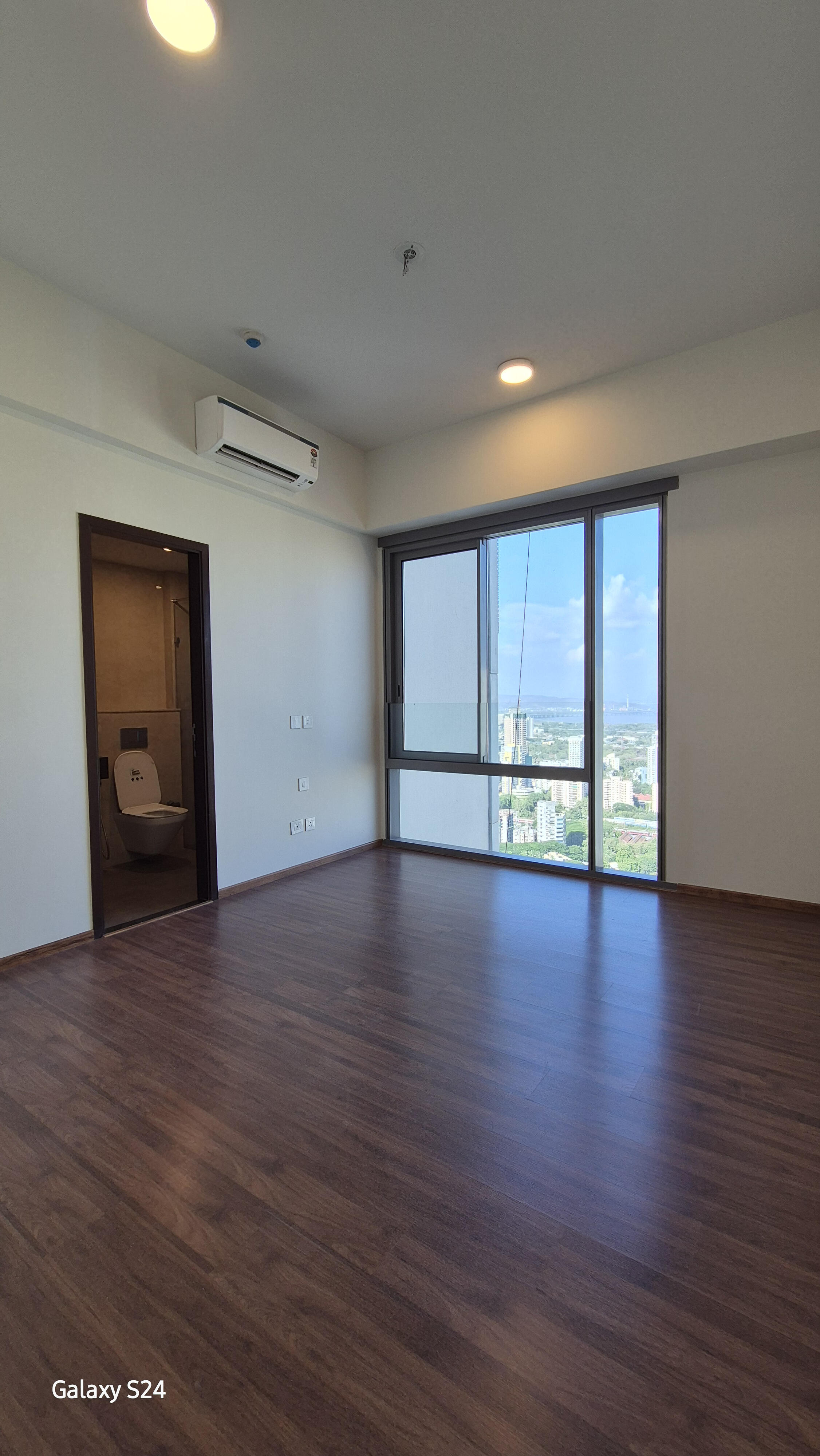 3 BHK + Servant Room Apartment For Rent in Piramal Mahalaxmi