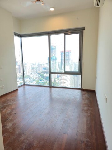 Room in 3 BHK Apartment at Piramal Mahalaxmi, Mahalaxmi – for Rent