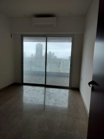 Room in 3 BHK Apartment at Lokhandwala Minerva Mahalaxmi, Mahalaxmi – for Rent