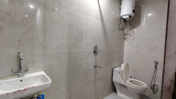 Bathroom, freedom fighters enclave 1 Bedroom 550 Sq.Ft. Apartment In Freedom Fighters Enclave Delhi 9264227