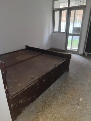 Room in 3 BHK Builder Floor at Sector 57 – for Rent