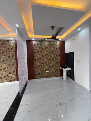 Building Lobby in 3 BHK Builder Floor at Gomti Nagar – for Sale
