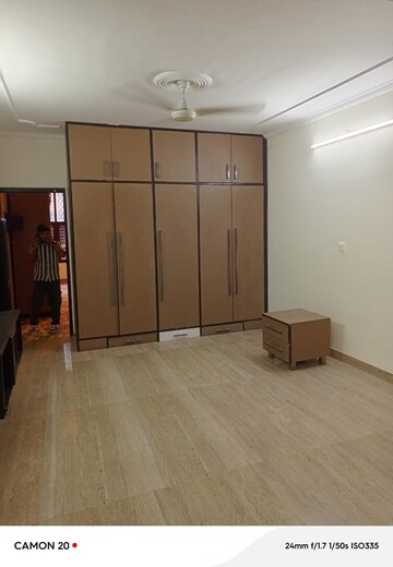 Room in 3 BHK Apartment at Vasant Kunj – for Rent