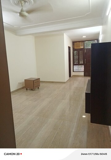 Room in 3 BHK Apartment at Vasant Kunj – for Rent