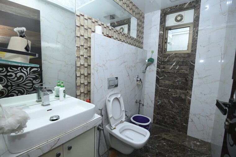 Bathroom, bandra west 2 Bedroom 750 Sq.Ft. Apartment In Bandra West Mumbai 9264306