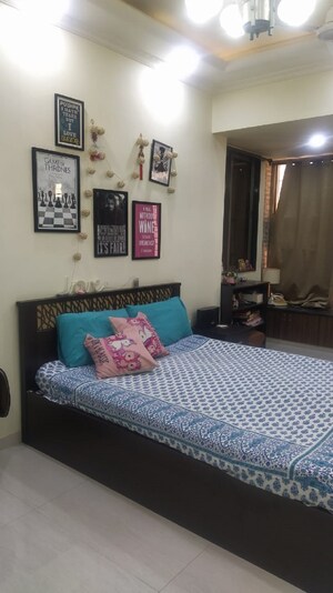Bedroom in 2 BHK Apartment at Khar West – for Rent