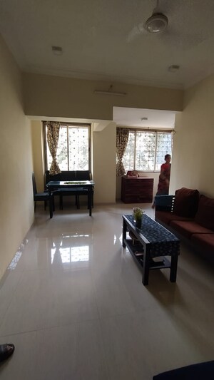 2 BHK Apartment For Rent in Khar West