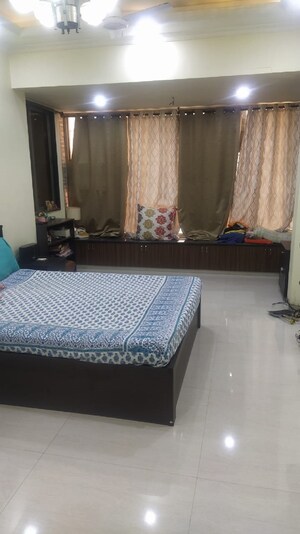 Bedroom in 2 BHK Apartment at Khar West – for Rent