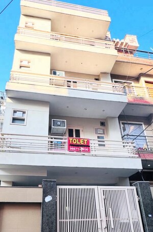 6+ BHK Independent House For Sale in Sector 52