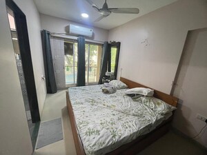 Bedroom in 2 BHK Apartment at Khar West – for Rent