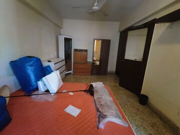 Bedroom in 1 BHK Apartment at Bandra West – for Rent
