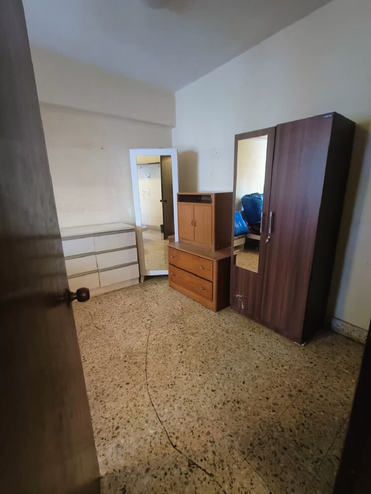 Room, bandra west 1 Bedroom 550 Sq.Ft. Apartment In Bandra West Mumbai 9264325