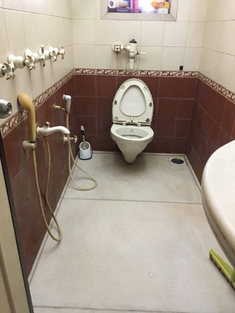 Bathroom, bandra west 1 Bedroom 550 Sq.Ft. Apartment In Bandra West Mumbai 9264343