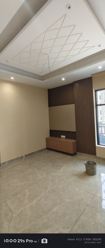 Room in 4 BHK Builder Floor at Green Fields Colony – for Sale