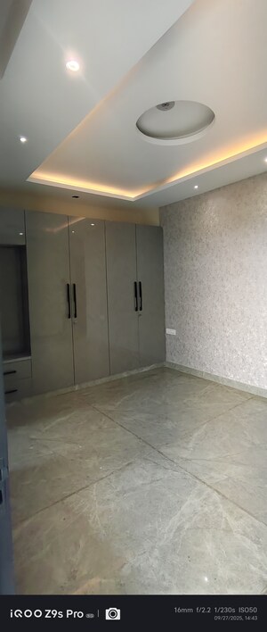 Room in 4 BHK Builder Floor at Green Fields Colony – for Sale