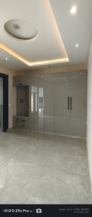 Room in 4 BHK Builder Floor at Green Fields Colony – for Sale