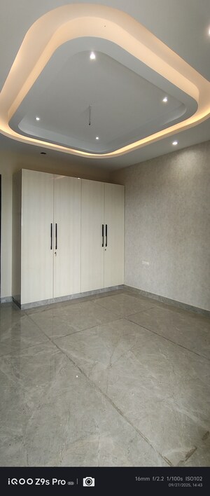 Room in 4 BHK Builder Floor at Green Fields Colony – for Sale