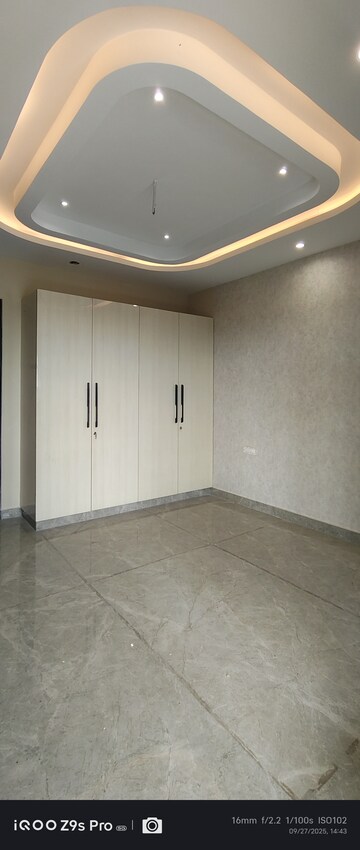 Room in 4 BHK Builder Floor at Green Fields Colony – for Sale