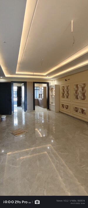 Building Lobby in 4 BHK Builder Floor at Green Fields Colony – for Sale