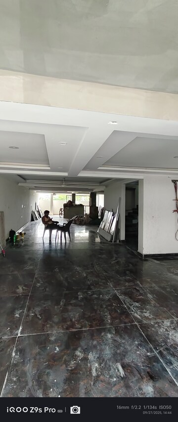 Parking in 4 BHK Builder Floor at Green Fields Colony – for Sale