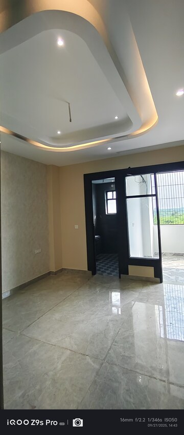 Room in 4 BHK Builder Floor at Green Fields Colony – for Sale