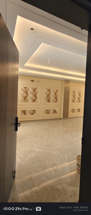 Room in 4 BHK Builder Floor at Green Fields Colony – for Sale