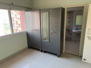 Room in 3 BHK Apartment at Gomti Nagar – for Rent