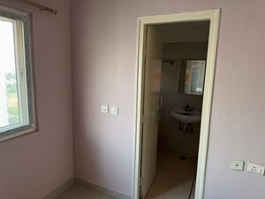 Room in 3 BHK Apartment at Gomti Nagar – for Rent