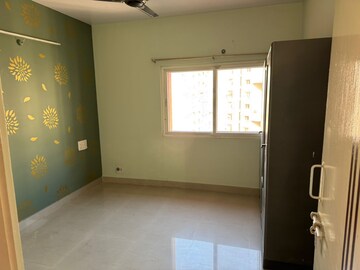 Room in 3 BHK Apartment at Gomti Nagar – for Rent
