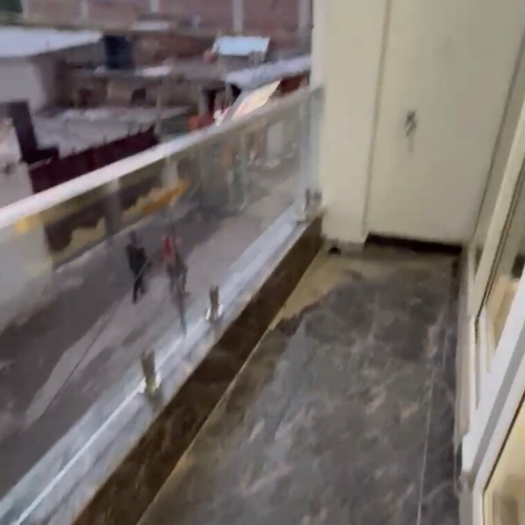 Balcony, chattarpur 3 Bedroom 135 Sq.Yd. Builder Floor In Chattarpur Delhi 9264463