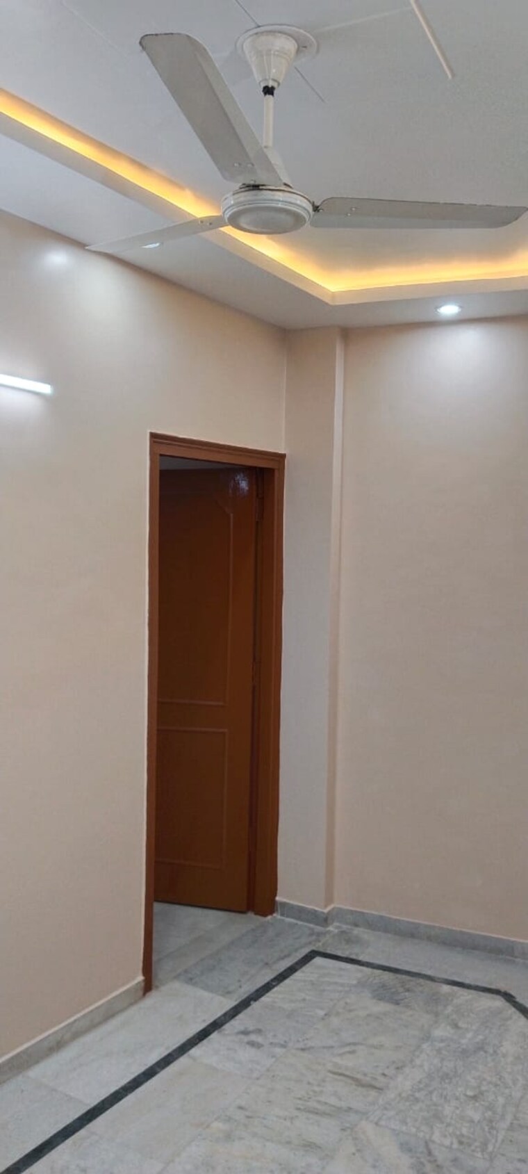 Room, okhla industrial estate phase 2 1.5 Bedroom 50 Sq.Yd. Builder Floor In Okhla Industrial Estate Phase 2 Delhi 9264447