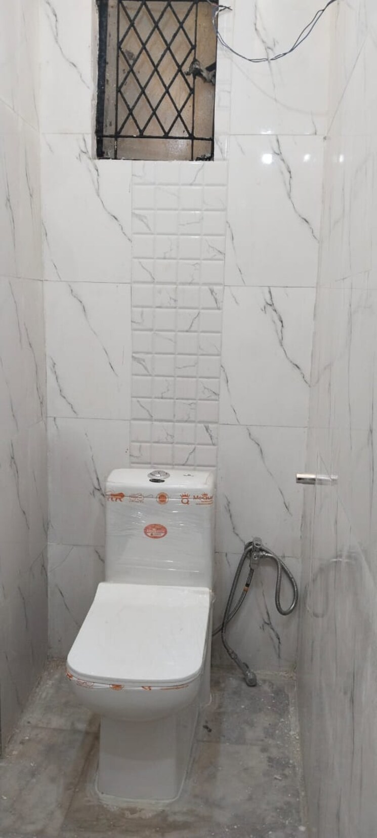 Bathroom, okhla industrial estate phase 2 1.5 Bedroom 50 Sq.Yd. Builder Floor In Okhla Industrial Estate Phase 2 Delhi 9264447