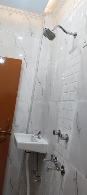 Bathroom in 1.5 BHK Builder Floor at Okhla Industrial Estate Phase 2 – for Sale