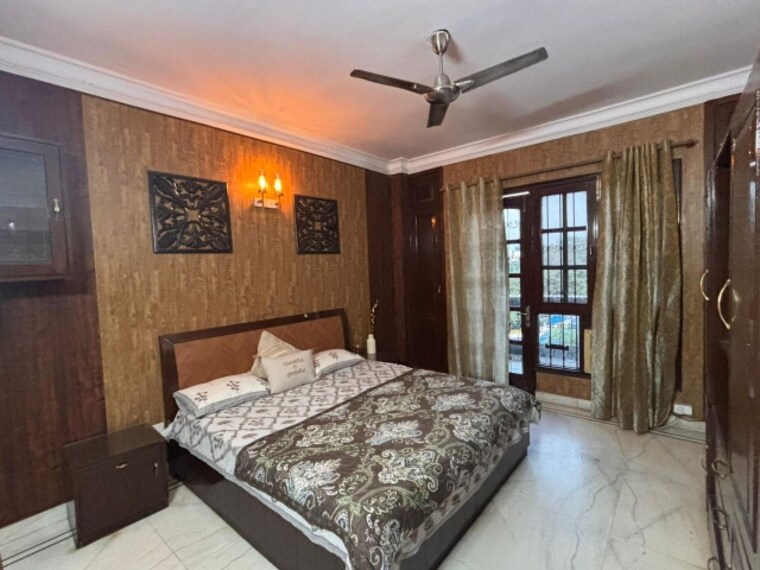 Master Bedroom, greater kailash ii 3 Bedroom 1800 Sq.Ft. Builder Floor In Greater Kailash ii Delhi 9264538