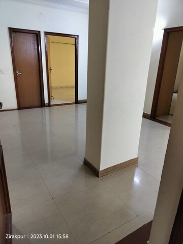 Room in 2 BHK Apartment at Vip Road – for Rent