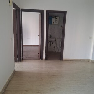 Room in 2.5 BHK Apartment at Sector 75 – for Rent