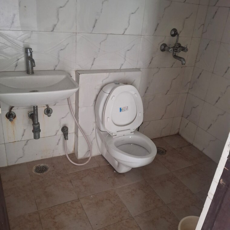 Bathroom, sector 75 2.5 Bedroom 1310 Sq.Ft. Apartment In Sector 75 Noida 9264580