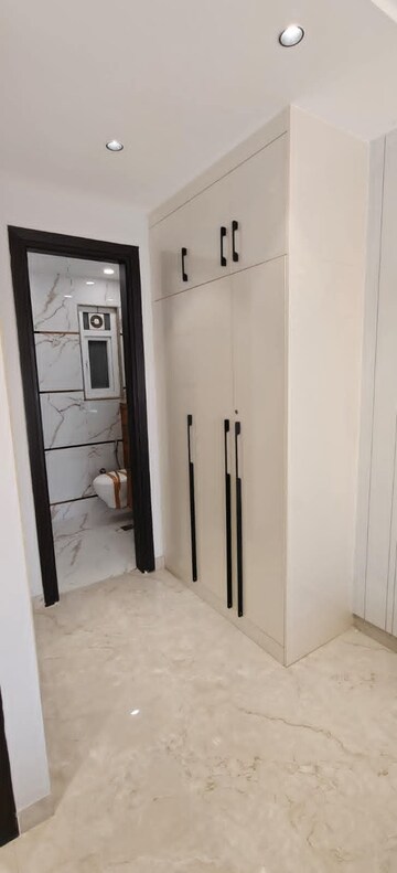 Attached Bathroom in 3 BHK Builder Floor at Smart World Orchard, Sector 61 – for Sale