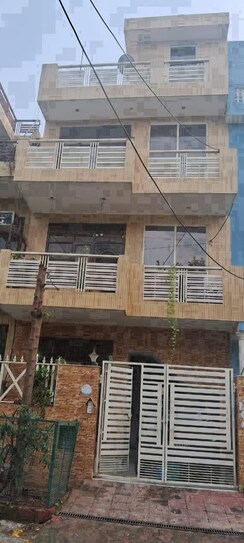 6 BHK + Extra Room Independent House For Sale in Sector 39